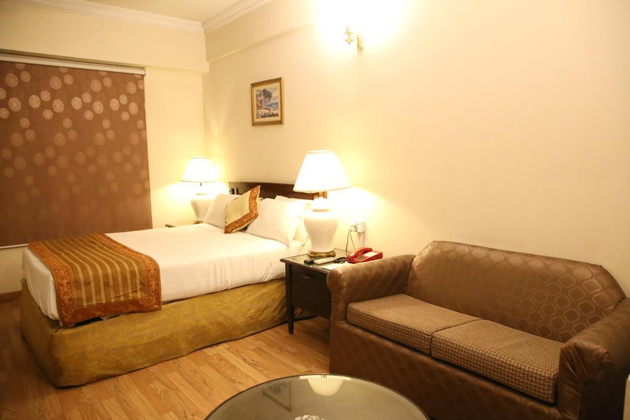Carlton Tower Hotel Лахор Екстер'єр фото