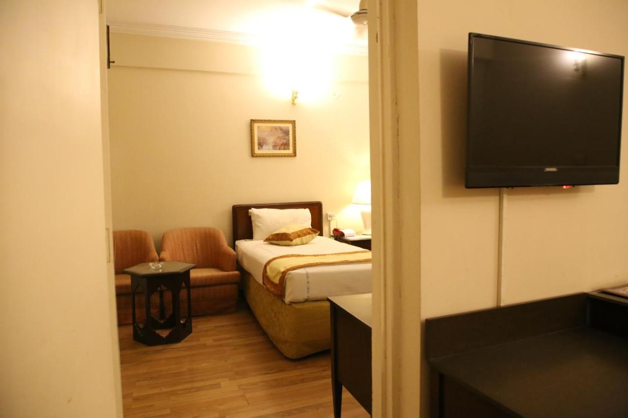 Carlton Tower Hotel Лахор Екстер'єр фото