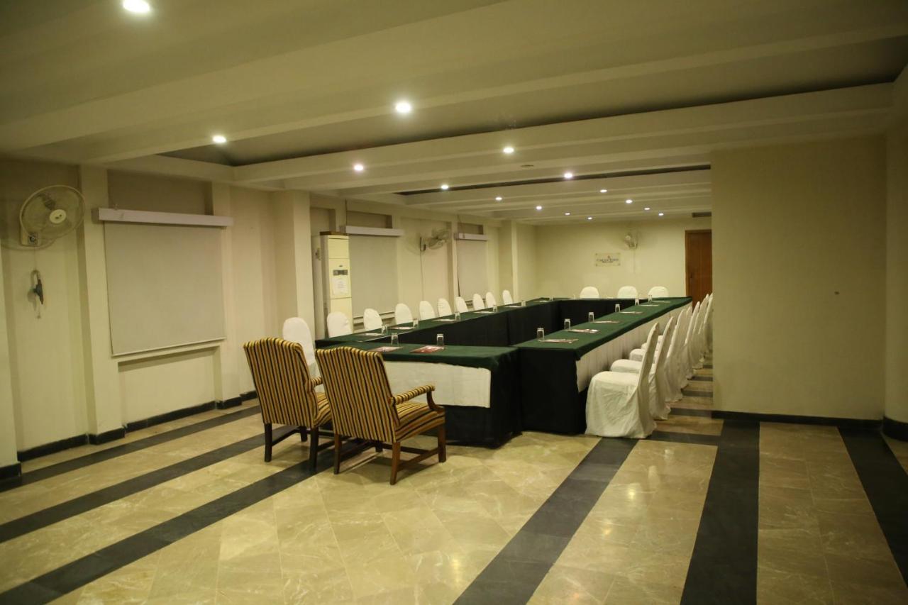 Carlton Tower Hotel Лахор Екстер'єр фото