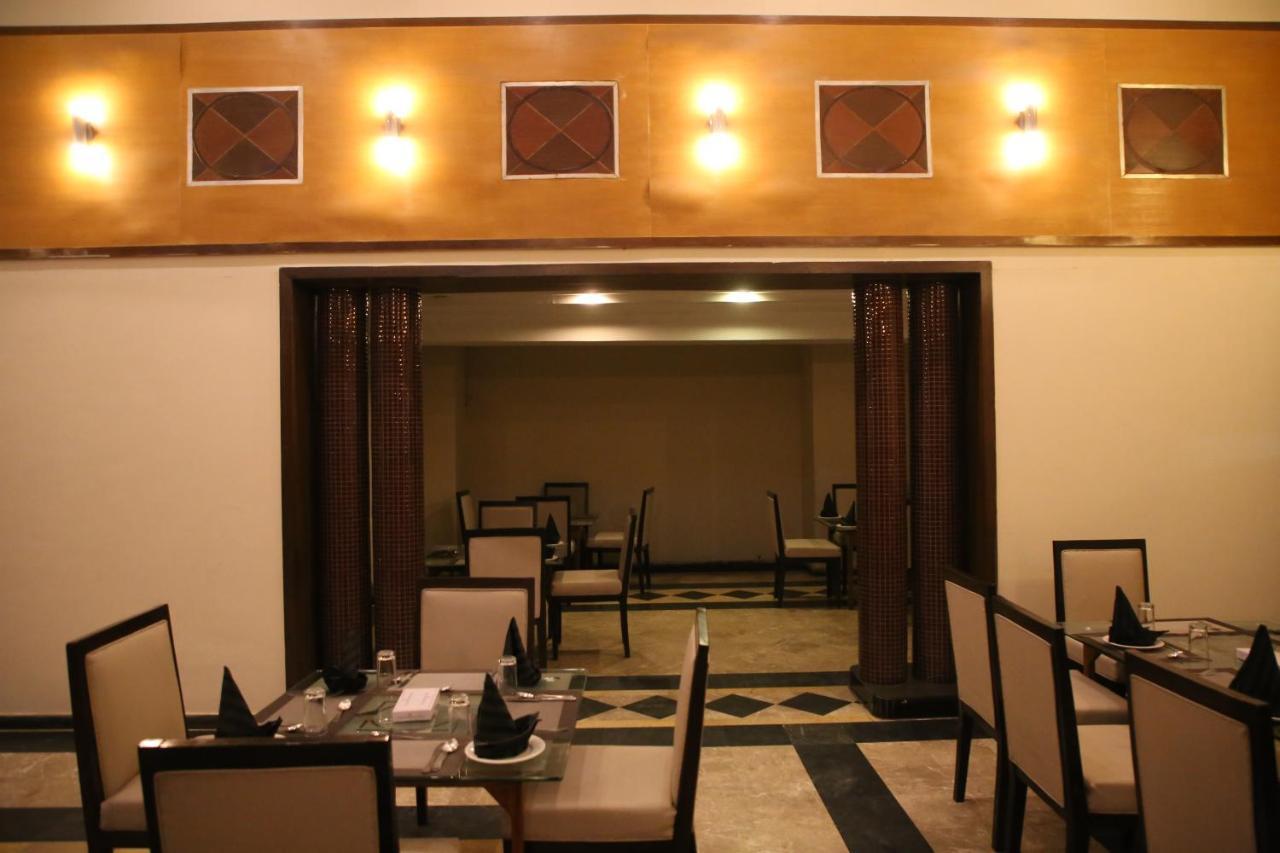 Carlton Tower Hotel Лахор Екстер'єр фото