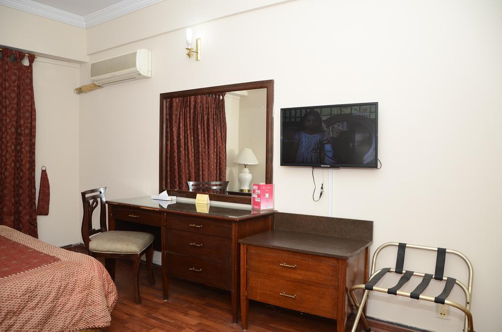 Carlton Tower Hotel Лахор Екстер'єр фото