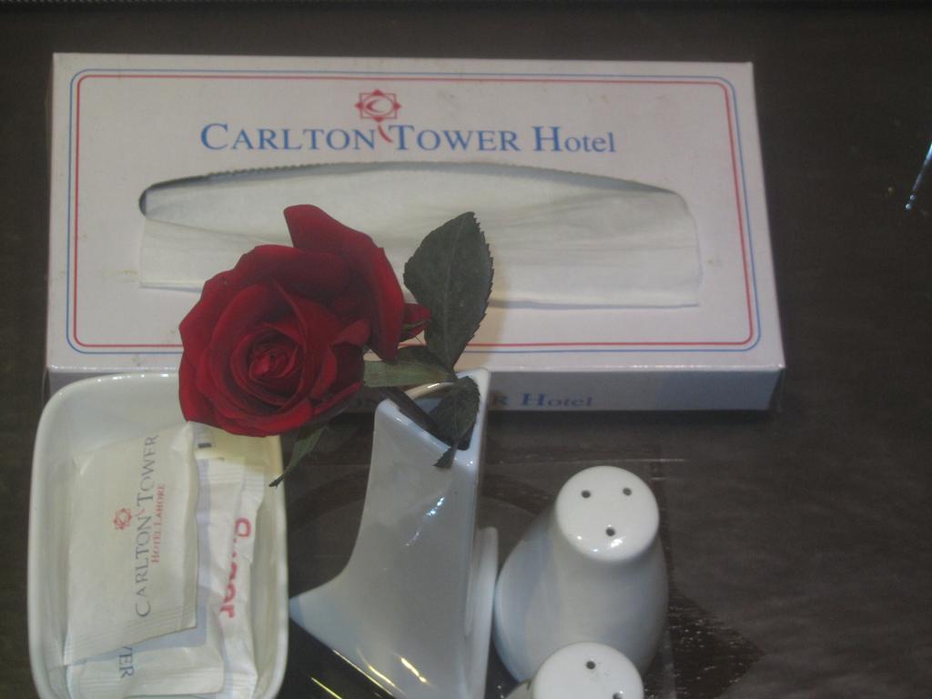 Carlton Tower Hotel Лахор Екстер'єр фото