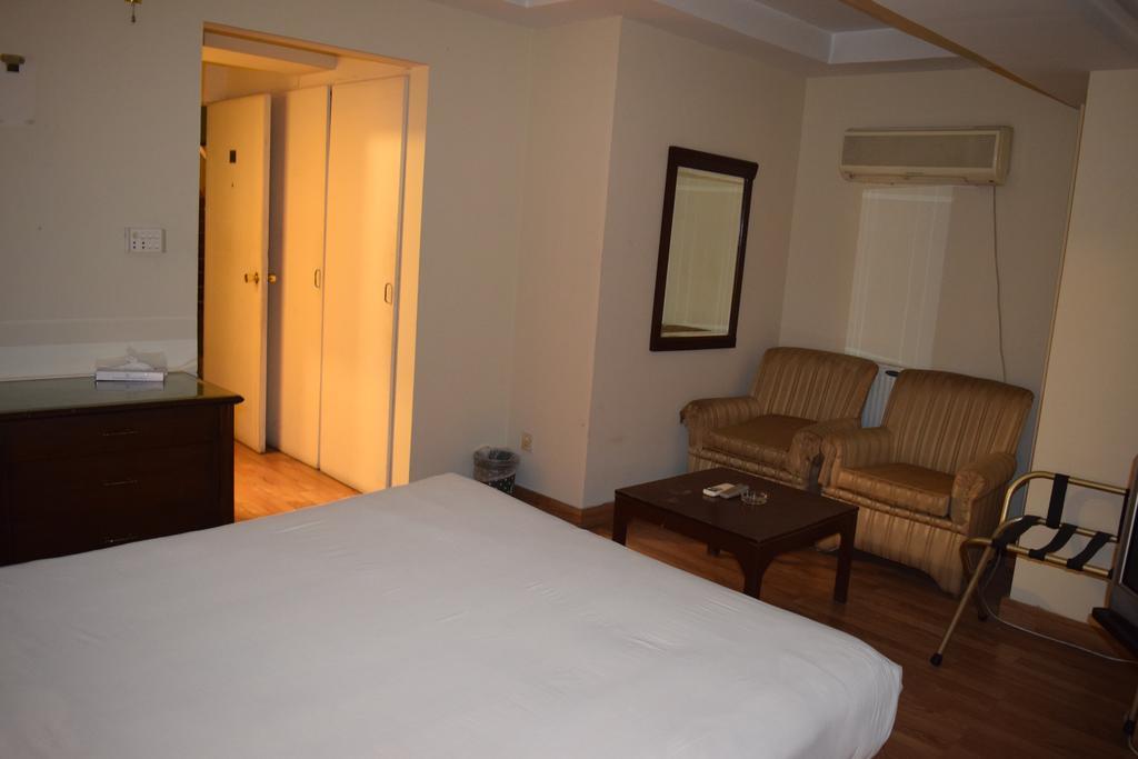 Carlton Tower Hotel Лахор Номер фото