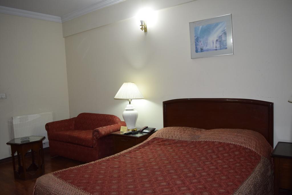 Carlton Tower Hotel Лахор Номер фото