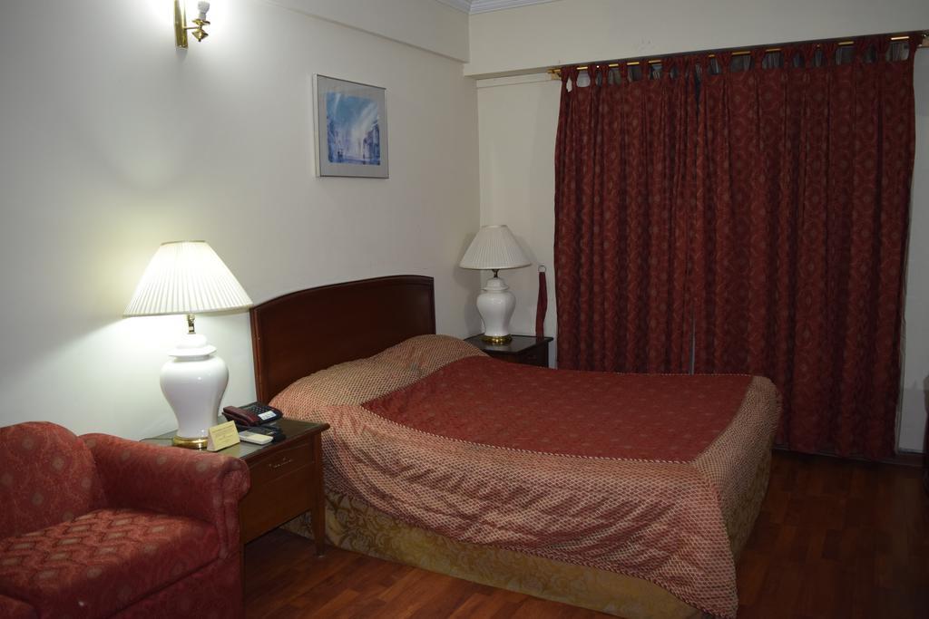Carlton Tower Hotel Лахор Номер фото